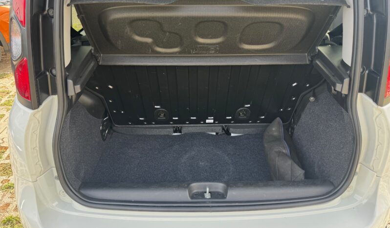 
								FIAT Panda 1.0cc 70cv HYBRID CROSS full									