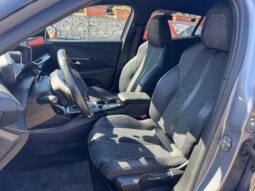 
										PEUGEOT 2008 1.5cc BlueHDi s&s 110cv GT full									