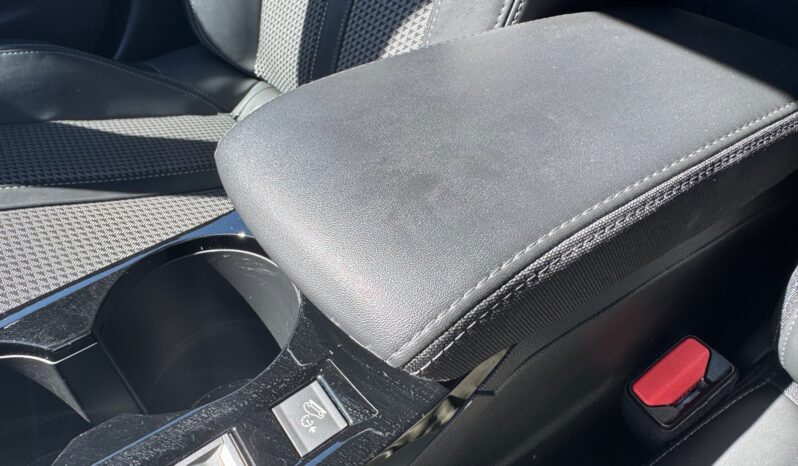 
								PEUGEOT 2008 1.5cc BlueHDi s&s 110cv GT full									