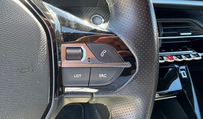 
								PEUGEOT 2008 1.5cc BlueHDi s&s 110cv GT full									