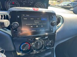 
										Lancia Ypsilon 1.0cc 70cv Hybrid PLATINO full									