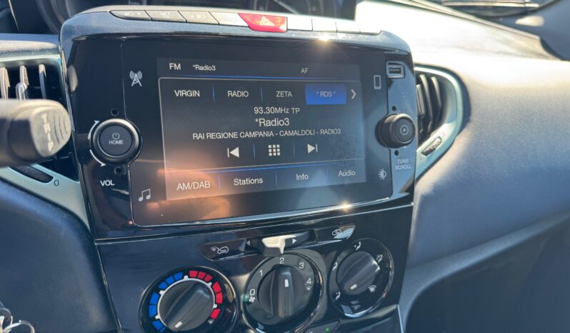 
								Lancia Ypsilon 1.0cc 70cv Hybrid PLATINO full									