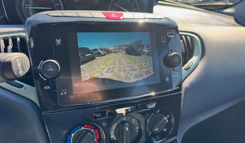 
								Lancia Ypsilon 1.0cc 70cv Hybrid PLATINO full									