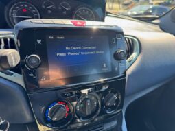 
										Lancia Ypsilon 1.0cc 70cv Hybrid PLATINO full									