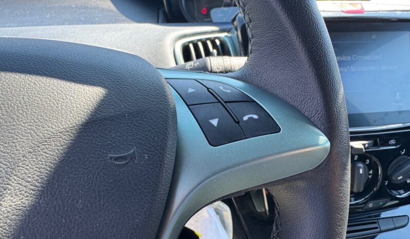 
								Lancia Ypsilon 1.0cc 70cv Hybrid PLATINO full									