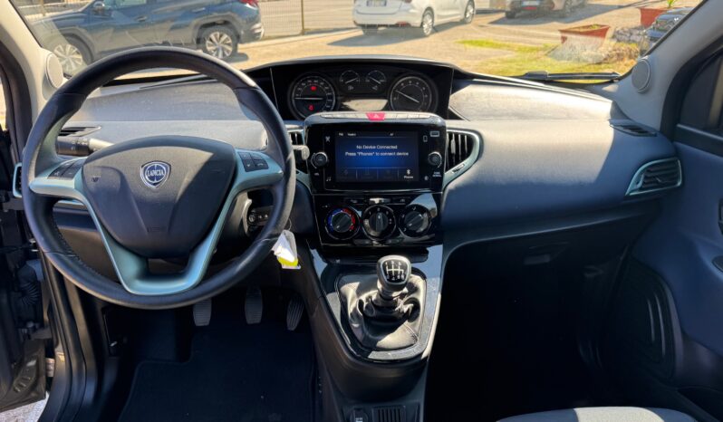 
								Lancia Ypsilon 1.0cc 70cv Hybrid PLATINO full									