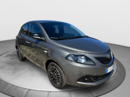 
										Lancia Ypsilon 1.0cc 70cv Hybrid PLATINO full									