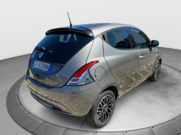 
										Lancia Ypsilon 1.0cc 70cv Hybrid PLATINO full									