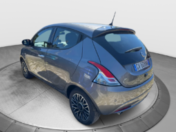 
										Lancia Ypsilon 1.0cc 70cv Hybrid PLATINO full									
