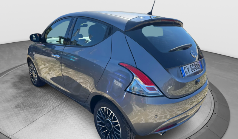 
								Lancia Ypsilon 1.0cc 70cv Hybrid PLATINO full									