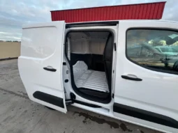 
										PEUGEOT Partner L1 1.5 bluehdi 100cv S&S – 3 Posti full									