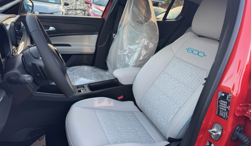 
								FIAT 600 1.2cc Hybrid 110cv LA PRIMA full									