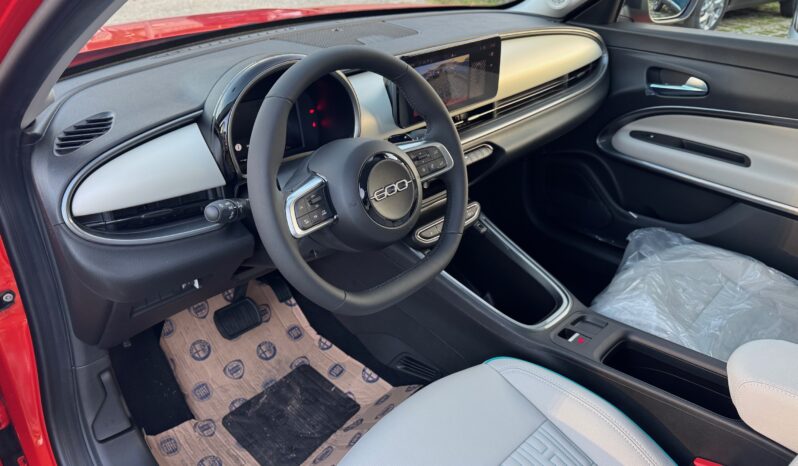 
								FIAT 600 1.2cc Hybrid 110cv LA PRIMA full									