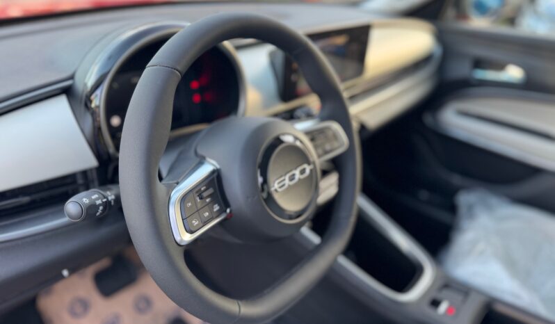 
								FIAT 600 1.2cc Hybrid 110cv LA PRIMA full									