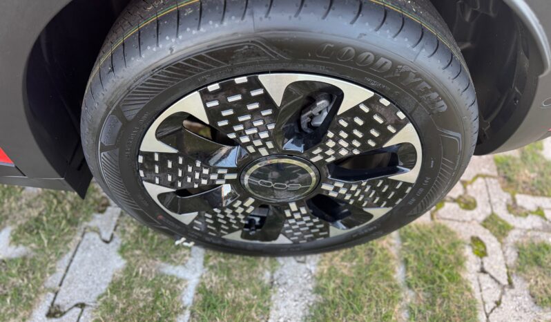 
								FIAT 600 1.2cc Hybrid 110cv LA PRIMA full									