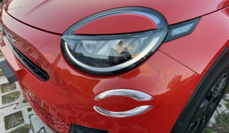 
								FIAT 600 1.2cc Hybrid 110cv LA PRIMA full									