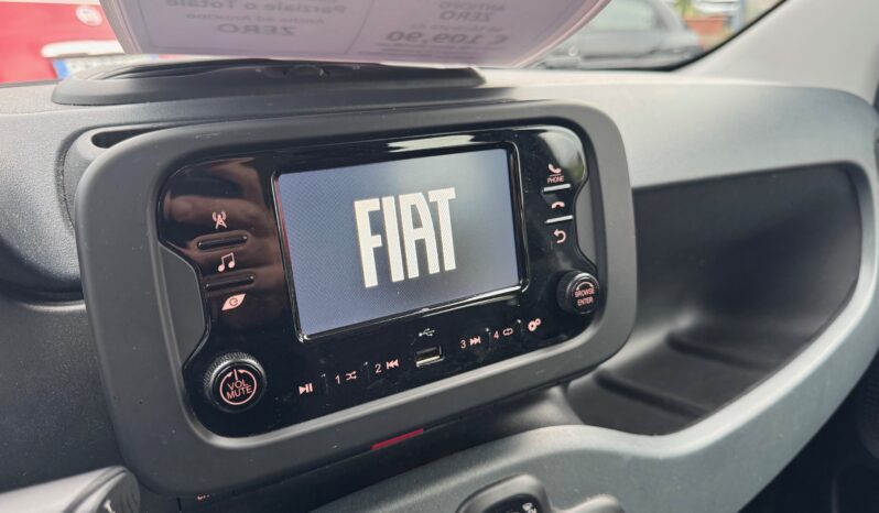 
								FIAT Panda 1.0cc Hybrid 70cv MY23 full									