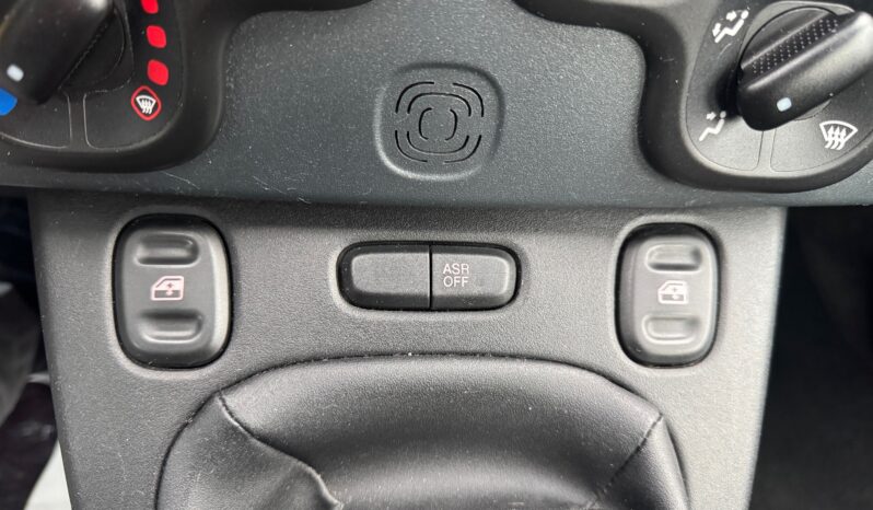 
								FIAT Panda 1.0cc Hybrid 70cv MY23 full									