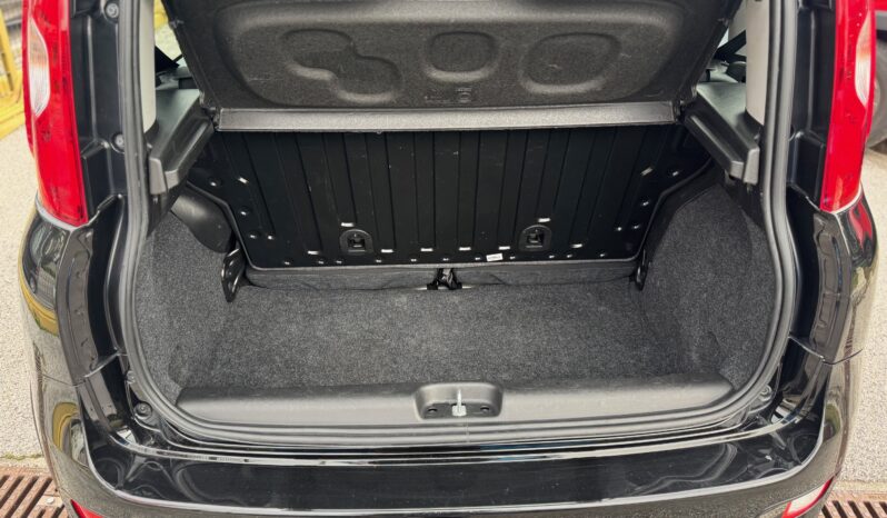 
								FIAT Panda 1.0cc Hybrid 70cv MY23 full									