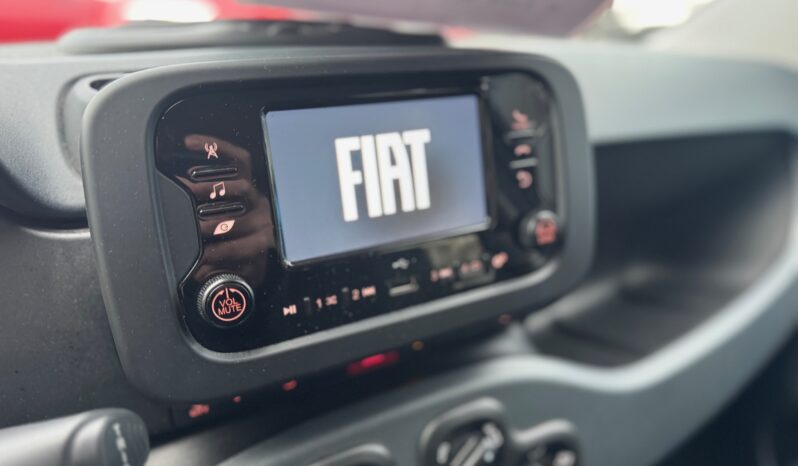 
								FIAT Panda 1.0cc Hybrid 70cv MY23 full									