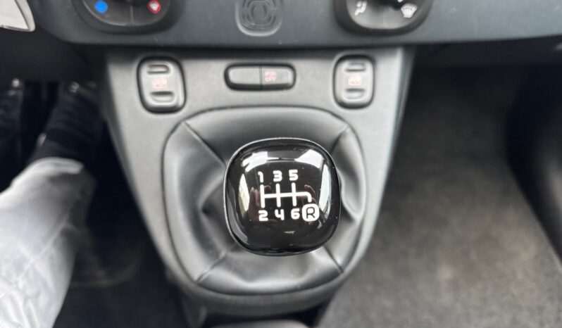 
								FIAT Panda 1.0cc Hybrid 70cv MY23 full									