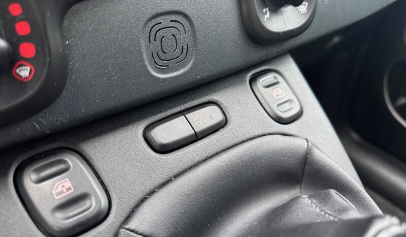 
								FIAT Panda 1.0cc Hybrid 70cv MY23 full									