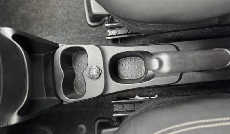 
								FIAT Panda 1.0cc Hybrid 70cv MY23 full									