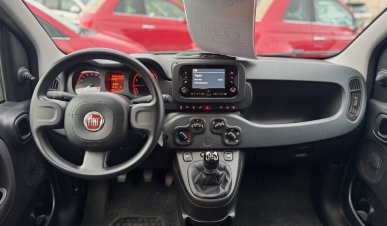 
								FIAT Panda 1.0cc Hybrid 70cv MY23 full									