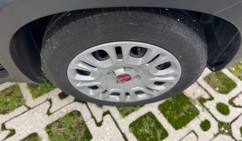 
								FIAT Panda 1.0cc Hybrid 70cv MY23 full									