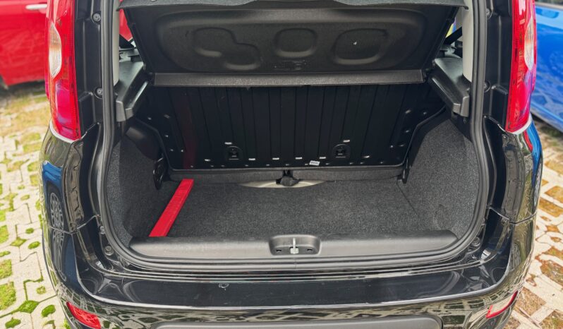 
								FIAT Panda 1.0cc Hybrid 70cv MY23 full									