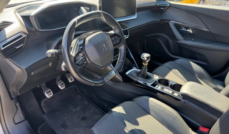 
								PEUGEOT 2008 1.5cc BlueHDi s&s 110cv GT full									