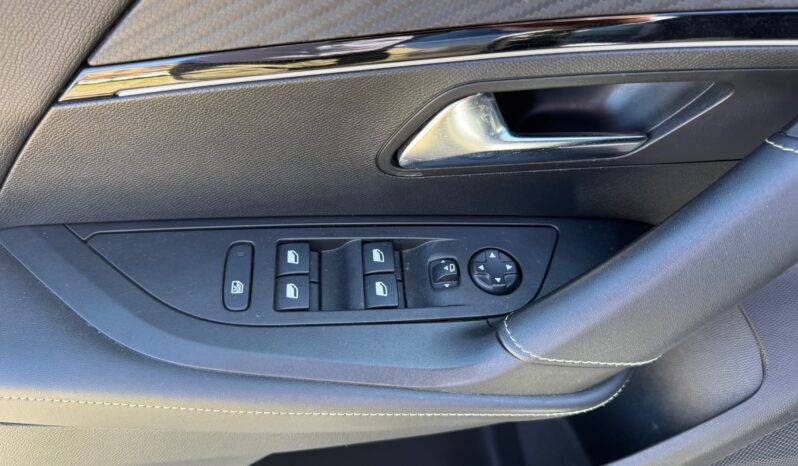 
								PEUGEOT 2008 1.5cc BlueHDi s&s 110cv GT full									