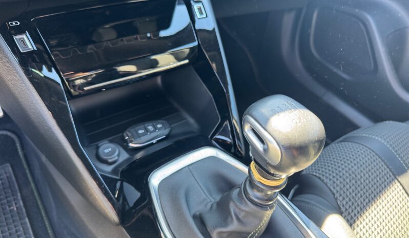 
								PEUGEOT 2008 1.5cc BlueHDi s&s 110cv GT full									