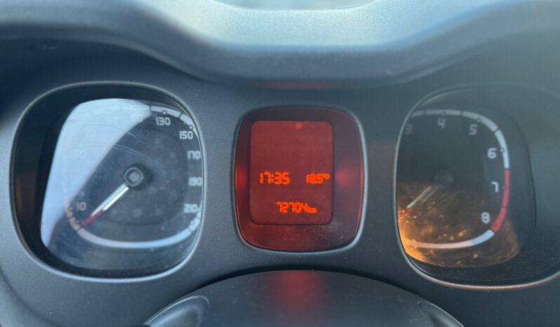 
								FIAT Panda 1.0cc Hybrid 70cv MY23 full									