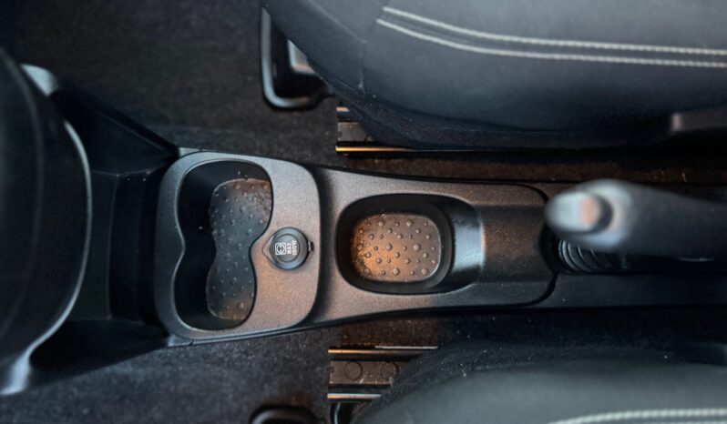 
								FIAT Panda 1.0cc Hybrid 70cv MY23 full									