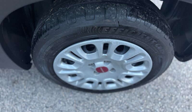 
								FIAT Panda 1.0cc Hybrid 70cv MY23 full									