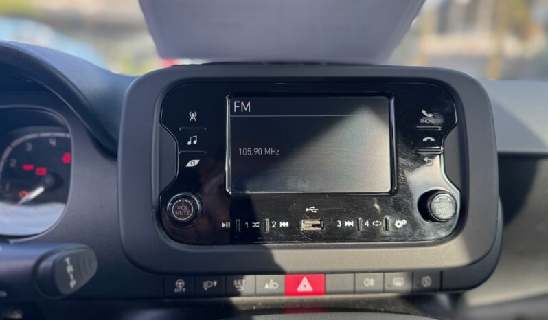 
								FIAT Panda 1.0cc Hybrid 70cv MY23 full									