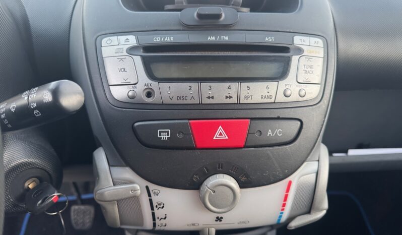 
								TOYOTA AYGO 1.0cc VVT-I 68cv CVT 5P. SOL full									