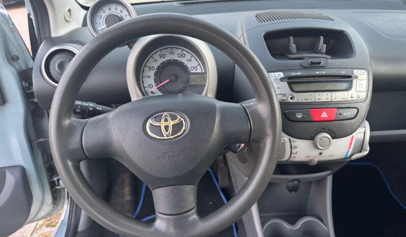 
								TOYOTA AYGO 1.0cc VVT-I 68cv CVT 5P. SOL full									