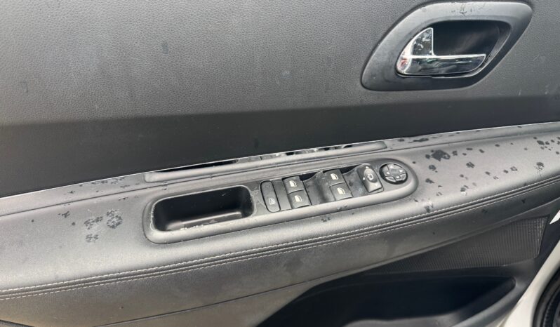 
								PEUGEOT 3008 1.6cc BlueHDi 120cv Allure full									