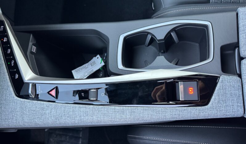 
								PEUGEOT NUOVA 3008 1.2cc HYBRID 145cv E-DCS6 ALLURE full									