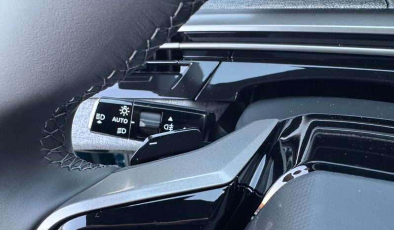 
								PEUGEOT NUOVA 3008 1.2cc HYBRID 145cv E-DCS6 ALLURE full									