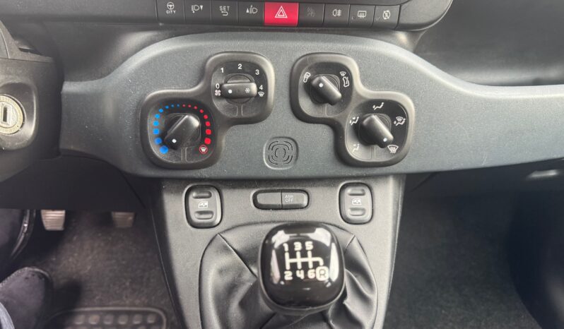 
								FIAT Panda 1.0cc Hybrid 70cv MY23 full									