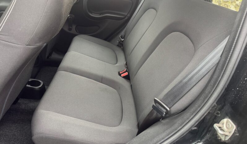 
								FIAT Panda 1.0cc Hybrid 70cv MY23 full									