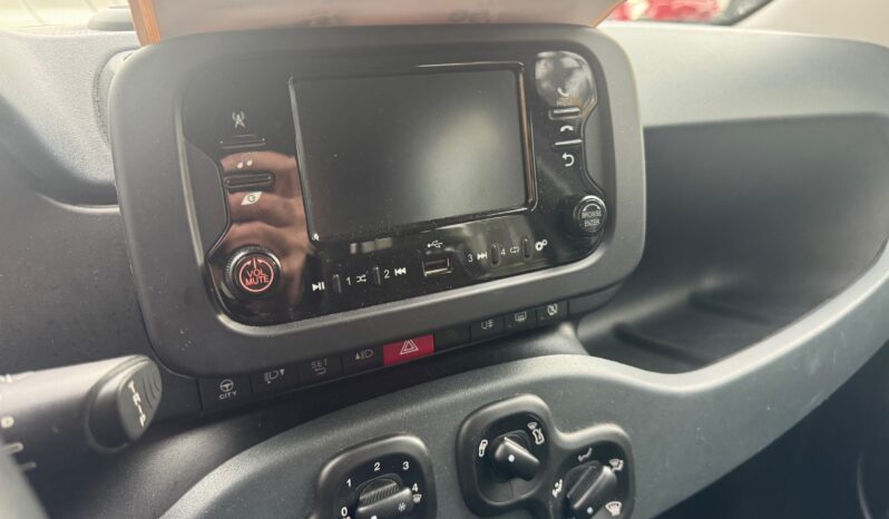 
								FIAT Panda 1.0cc Hybrid 70cv MY23 full									