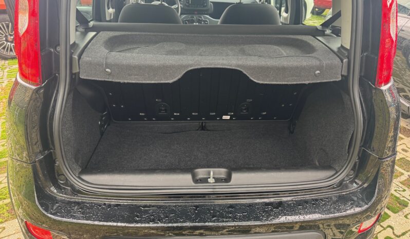 
								FIAT Panda 1.0cc Hybrid 70cv MY23 full									