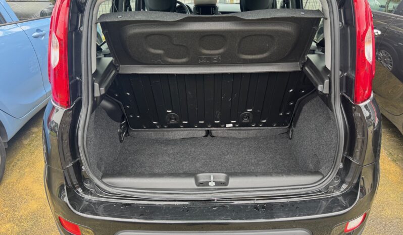 
								FIAT Panda 1.0cc Hybrid 70cv MY23 full									