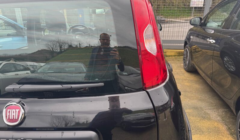 
								FIAT Panda 1.0cc Hybrid 70cv MY23 full									
