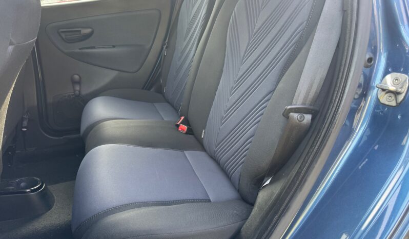 
								LANCIA YPSILON 1.0cc 70cv MHEV GOLD full									