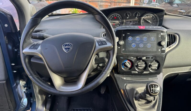 
								LANCIA YPSILON 1.0cc 70cv MHEV GOLD full									